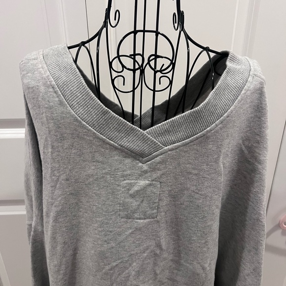 Aerie Light Gray V neck sweater - Picture 4 of 5